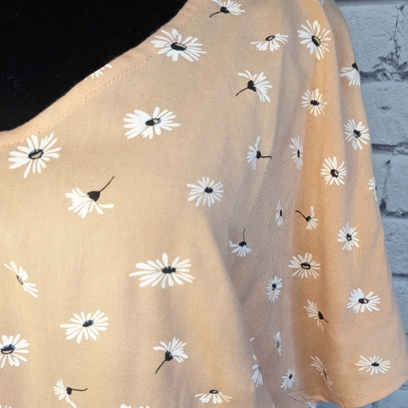 ANTHROPOLOGIE SIM & SAM Oversized Tie front Daisy Flower V-neck Blouse Crop Top - Picture 2 of 11